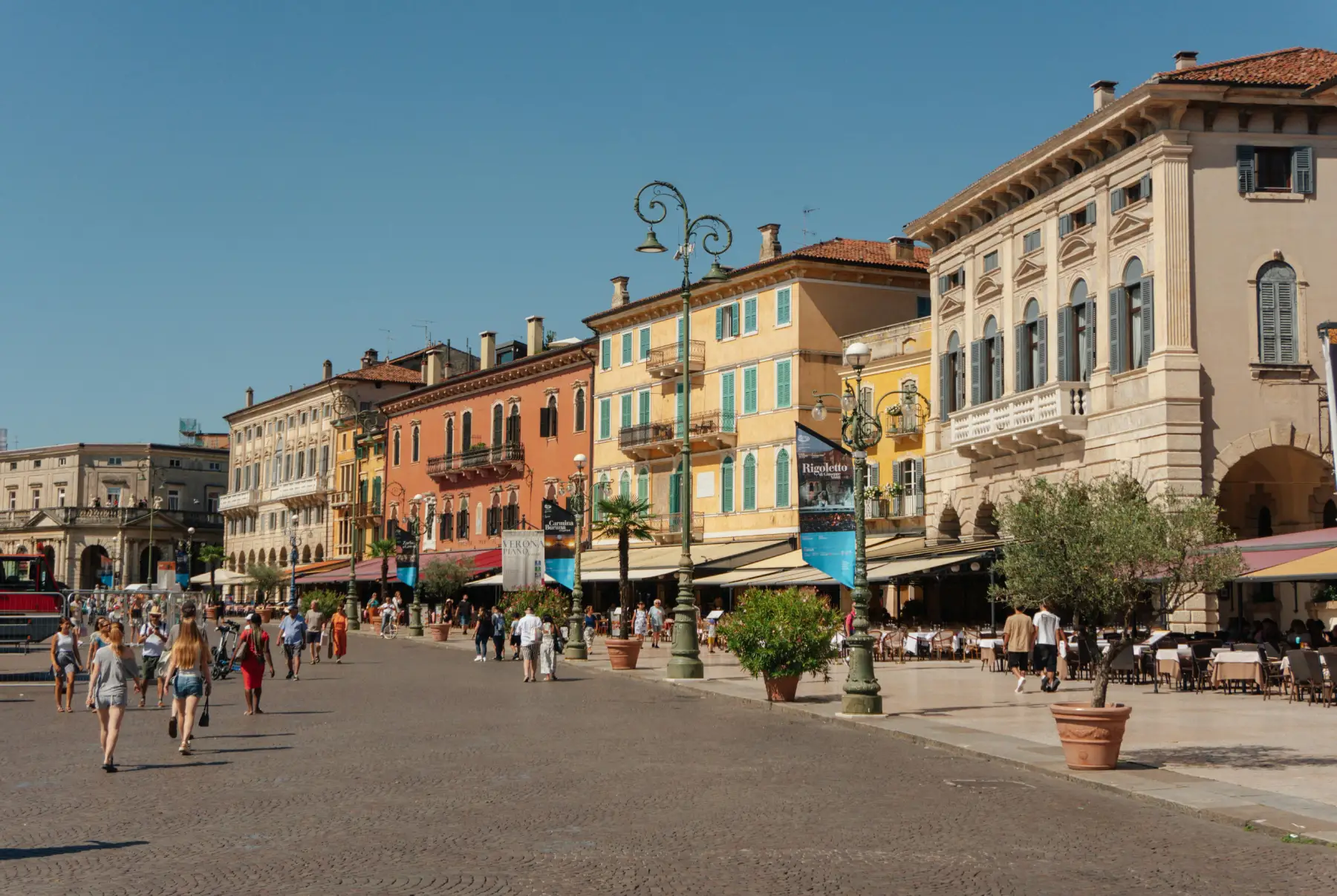 « Les Acteurs du Commerce s’imposent comme la voix des territoires. » — Le Monde